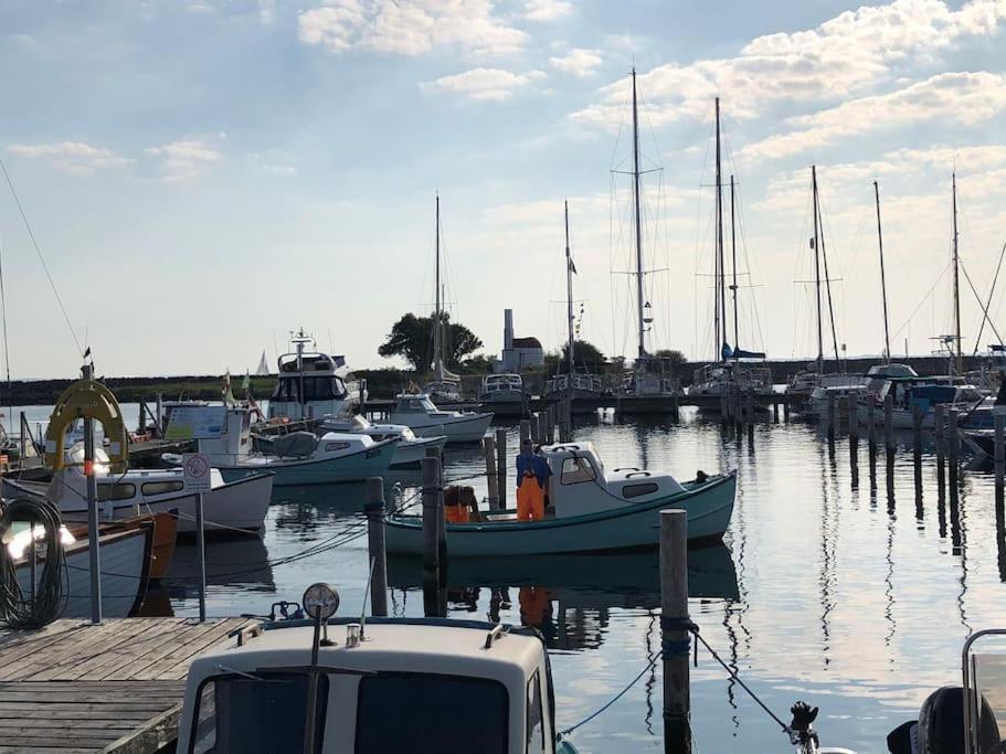 Skont Fiskerhus. Taet Pa By, Havn Og Havet Villa Marstal Luaran gambar