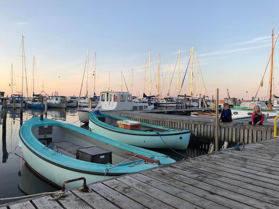 Skont Fiskerhus. Taet Pa By, Havn Og Havet Villa Marstal Luaran gambar